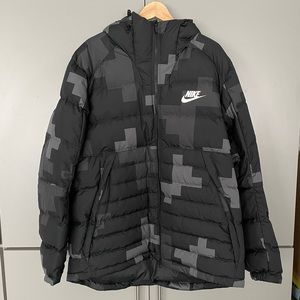 Limited edition Nike mens hooded puffer jacket